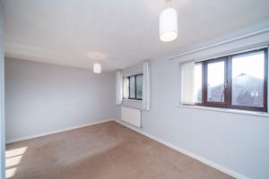 MASTER BEDROOM - click for photo gallery